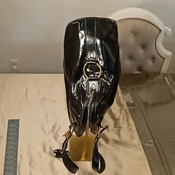 Elegant YSL Black Patent Leather Handbag - Picture 8 of 9